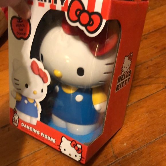 NIB Hello Kitty that dances and talks - Picture 2 of 5
